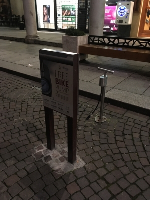 自転車用のエアポンプ